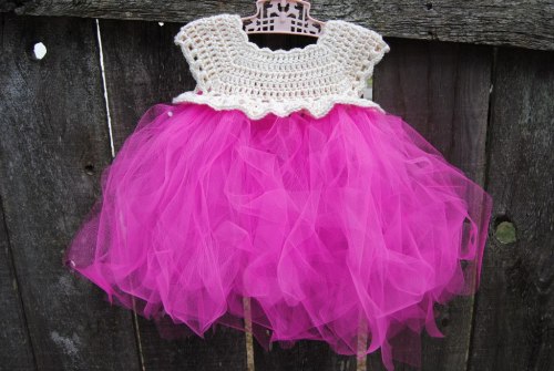 When I first saw this little crochet topped tutu pattern I couldn't get it out of my mind.